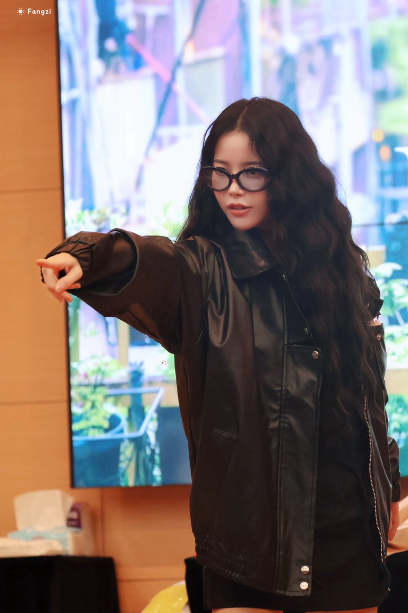 moo_moo_0619_cf's tweet image. 250712☀️🐰
Solar Single Album [Floating Free] 
FAN SIGN EVENT in KAOHSIUNG

看我👀看我👀  皮衣版😍

#마마무 #MAMAMOO
#솔라 #SOLAR