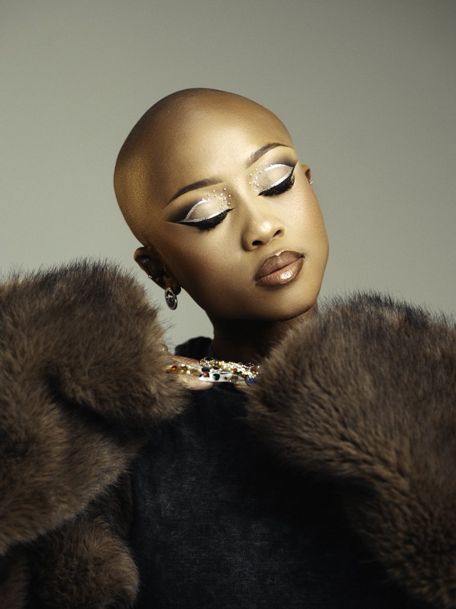Previdar's tweet image. Media powerhouse, hitmaker, beauty muse, @nomoozlie is the kind of star who doesn’t just walk into a room, she owns it. ✨

With her latest @CatriceSA collab and the #OwnYourMagic campaign, the multi-hyphenate entertainer is reminding women everywhere that real beauty starts…