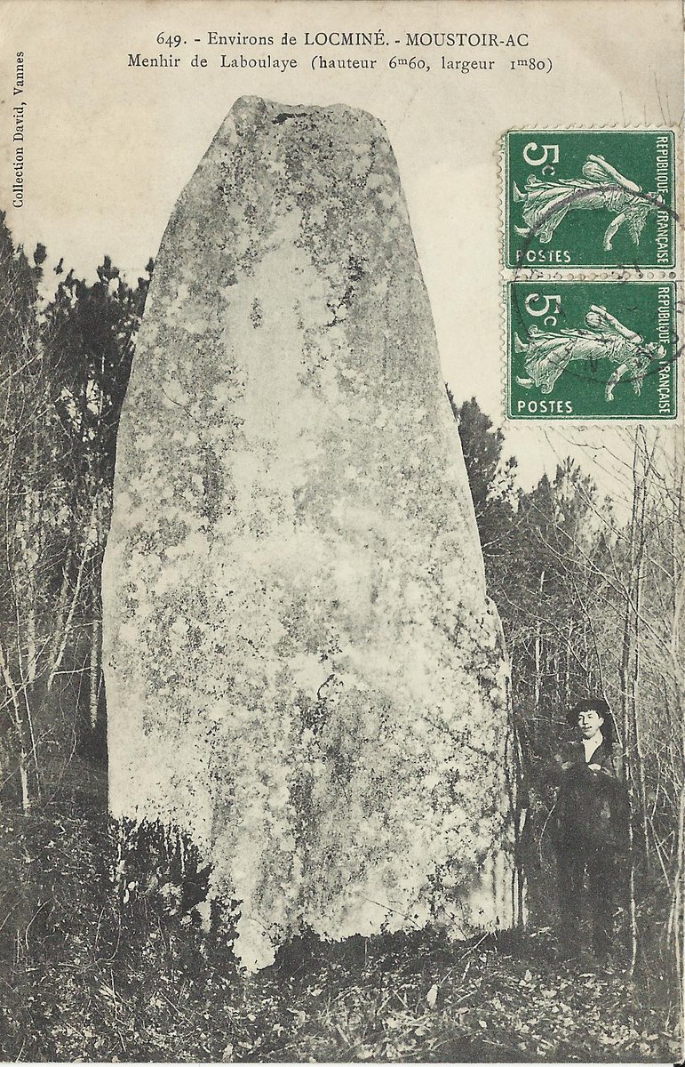PhilWat09037421's tweet image. The menhir of Boisker between the villages of Cosquero and La Boulaye in Moustoir-Ac (Morbihan) stands 6.6m above a 1.5m high talus and is one of the tallest menhirs still standing in the département. This card by David in Vannes c. 1905.