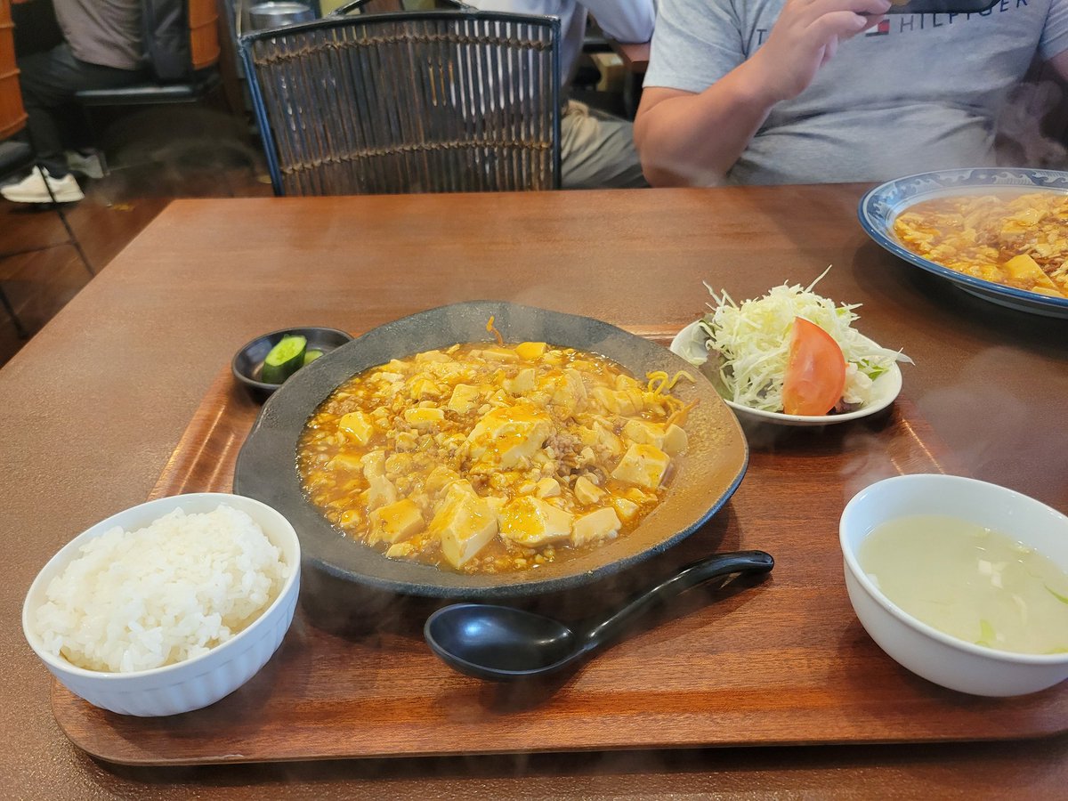 今日のお昼は
中国めしや竹竹の麻婆焼きそばセット
美味しかったです(^ー^)