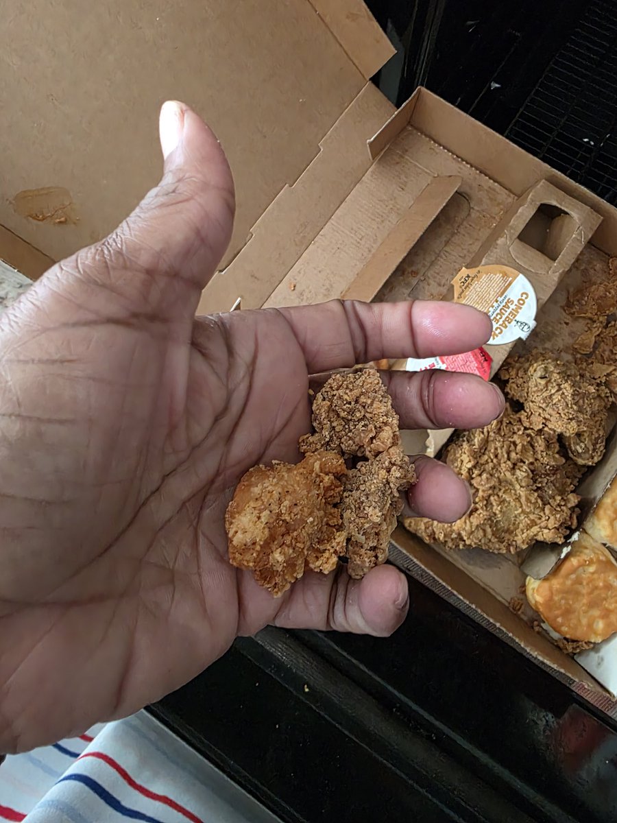 RoiAlDivine's tweet photo. @kfc When your locations serve overcooked food and won't issue a refund https://t.co/NhtbjTrbFp