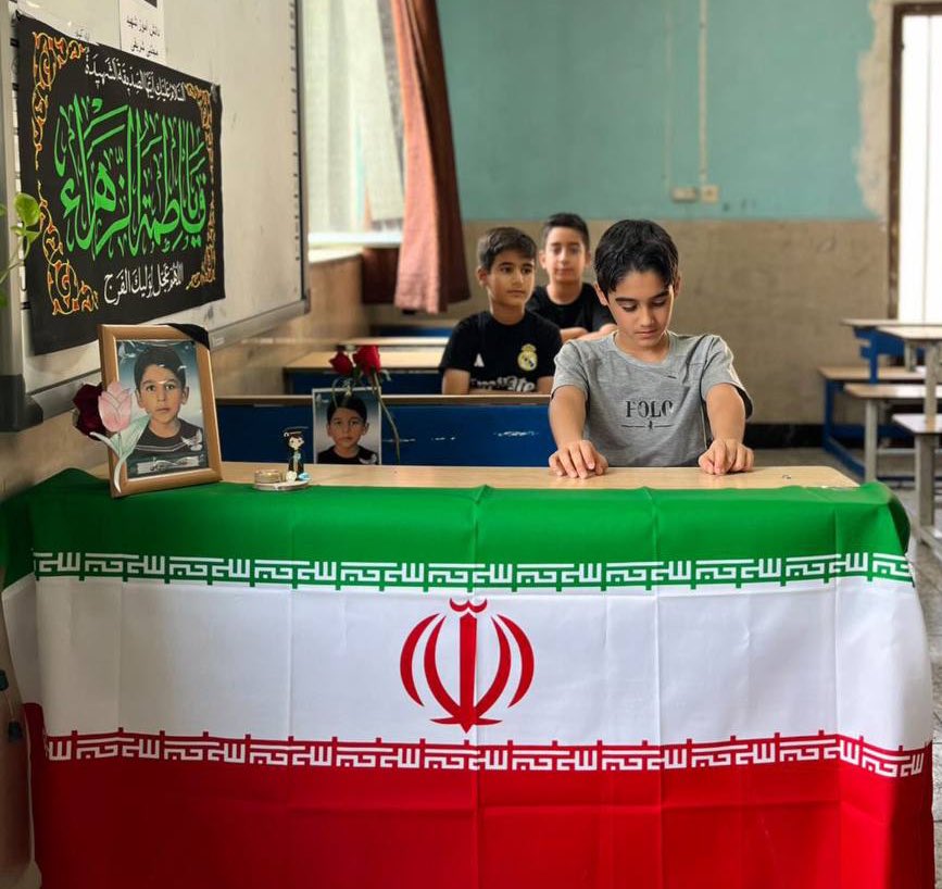 seyyedoona's tweet image. یه روزی میپرسن: چرا یه بچهی کلاس سومی،
شهید شد؟ ما میگیم: فقط چون ایرانی بود …
مجتبیشریفی؛ شهید جنایت مشترک آمریکا و اسرائیل…