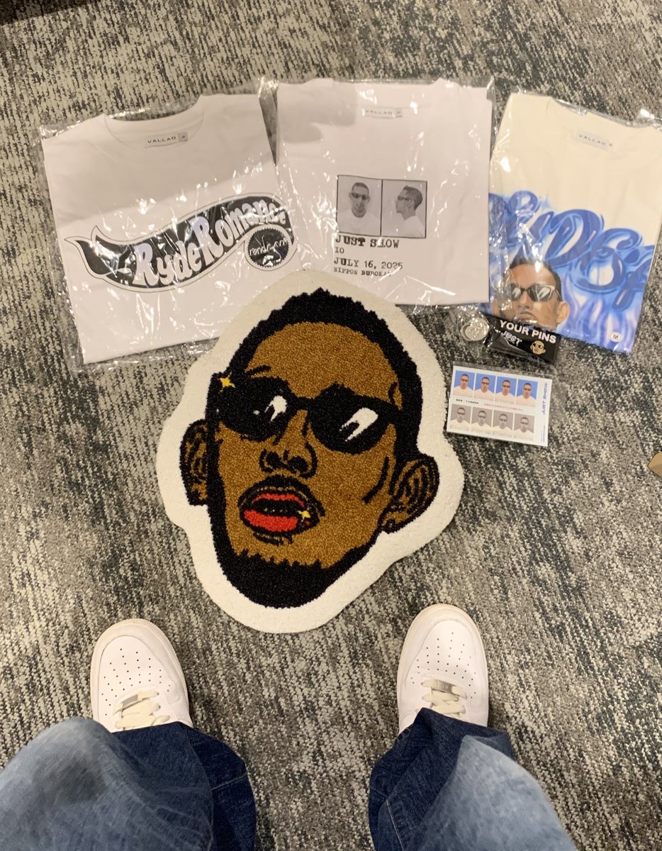 wakux2_'s tweet photo. 10時に並んで無事買えました🔥
#io
#武道館 https://t.co/pDF4PFMCZn