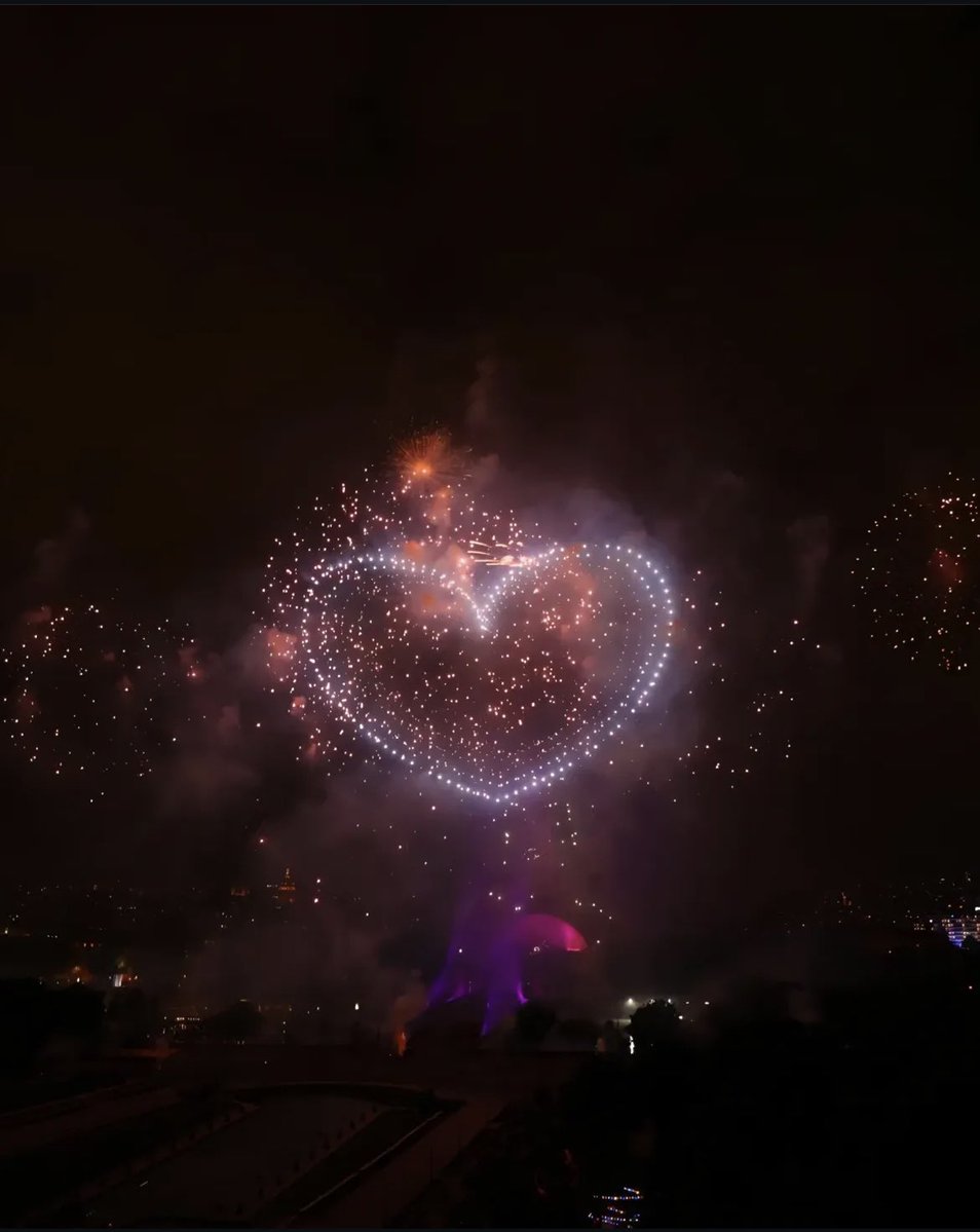 Ioana Bivolaru (@ibivolaru) on Twitter photo Le 14 juillet Ă Paris fut tout simplement exceptionnel đ«đ·: une parade majestueuse sur les Champs-ĂlysĂ©es, un âConcert de Parisâ inoubliable au pied de la Tour Eiffel, dirigĂ© par le maestro đ·đŽ <a href="/CristiMacelaru/">Cristian Macelaru</a>, directeur musical de lâ<a href="/nationaldefce/">Orchestre National de France</a>, et un feu dâartifice grandiose! Le 14 juillet Ă Paris fut tout simplement exceptionnel đ«đ·: une parade majestueuse sur les Champs-ĂlysĂ©es, un âConcert de Parisâ inoubliable au pied de la Tour Eiffel, dirigĂ© par le maestro đ·đŽ <a href="/CristiMacelaru/">Cristian Macelaru</a>, directeur musical de lâ<a href="/nationaldefce/">Orchestre National de France</a>, et un feu dâartifice grandiose!