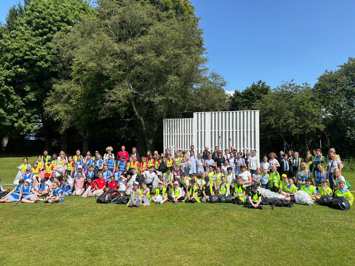 EducateMag's tweet image. Maghull school children lead the way in community clean-up effort ♻️

Over 100 pupils and students from primary and secondary schools including @MaghullHighsch, came together for a community litter pick.

Read more ➡️ tinyurl.com/s5v2yscf
