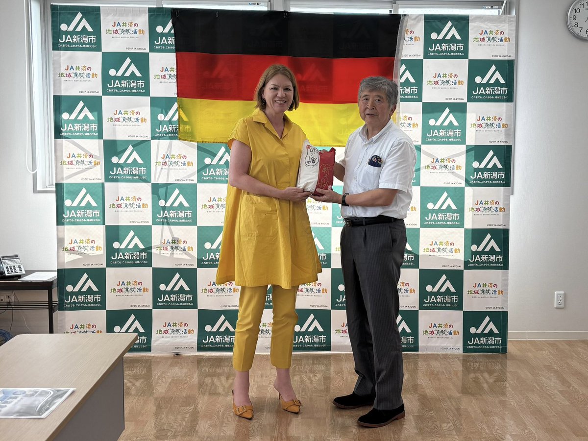 GermanAmbJapan's tweet image. 新潟での最初の訪問先は、日本農業協同組合(JA)の米貯蔵施設で、とても印象的でした。日本有数の米生産地である新潟は、農業と食糧安全保障の面で重要な役割を担っています。
世界的な危機が続く中、食糧安全保障と強靭なサプライチェーンは、ドイツにとっても重要な課題となっています。