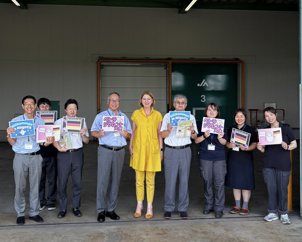 GermanAmbJapan's tweet image. 新潟での最初の訪問先は、日本農業協同組合(JA)の米貯蔵施設で、とても印象的でした。日本有数の米生産地である新潟は、農業と食糧安全保障の面で重要な役割を担っています。
世界的な危機が続く中、食糧安全保障と強靭なサプライチェーンは、ドイツにとっても重要な課題となっています。