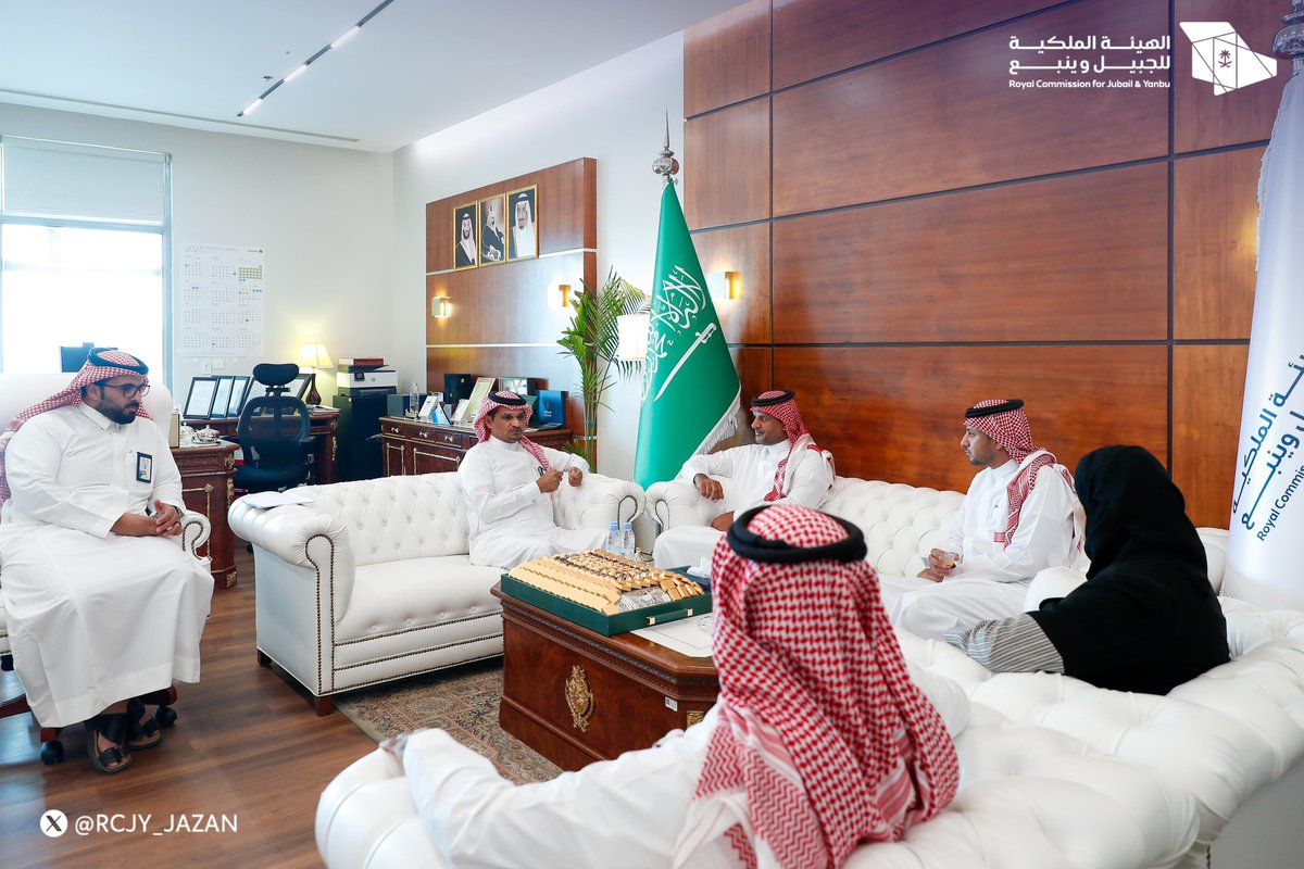 RCJY_Jazan's tweet photo. استقبل الرئيس التنفيذي د. حسين بن يحيى الفاضلي، وفد من البرنامج الوطني لتطوير الثروة الحيوانية والسمكية، لبحث ومناقشة سبل تعزيز التعاون لتطوير مدينة البروتين والصناعات الغذائية.

#صناعة_وحياة https://t.co/Y5JdRJV1LS