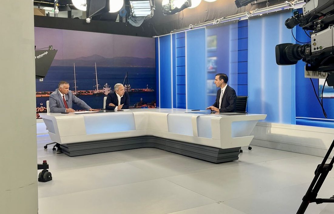 mthemisto's tweet image. Τώρα στην εκπομπή «Αταίριαστοι» @SkaitvGR με τους @ckoutras και @gntsounos