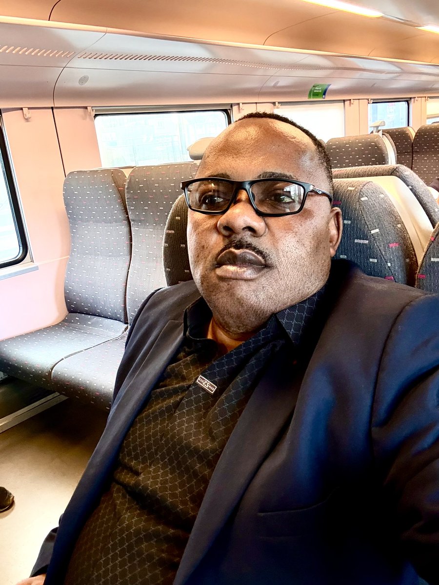 Ah! La Mission 💔 Je prends mon train vers l’Aéroport… Quand je pense aux embouteillages de Kin, la tristesse m’envahit totalement… Qui nous délivrera de ce fléau 😩😩😩