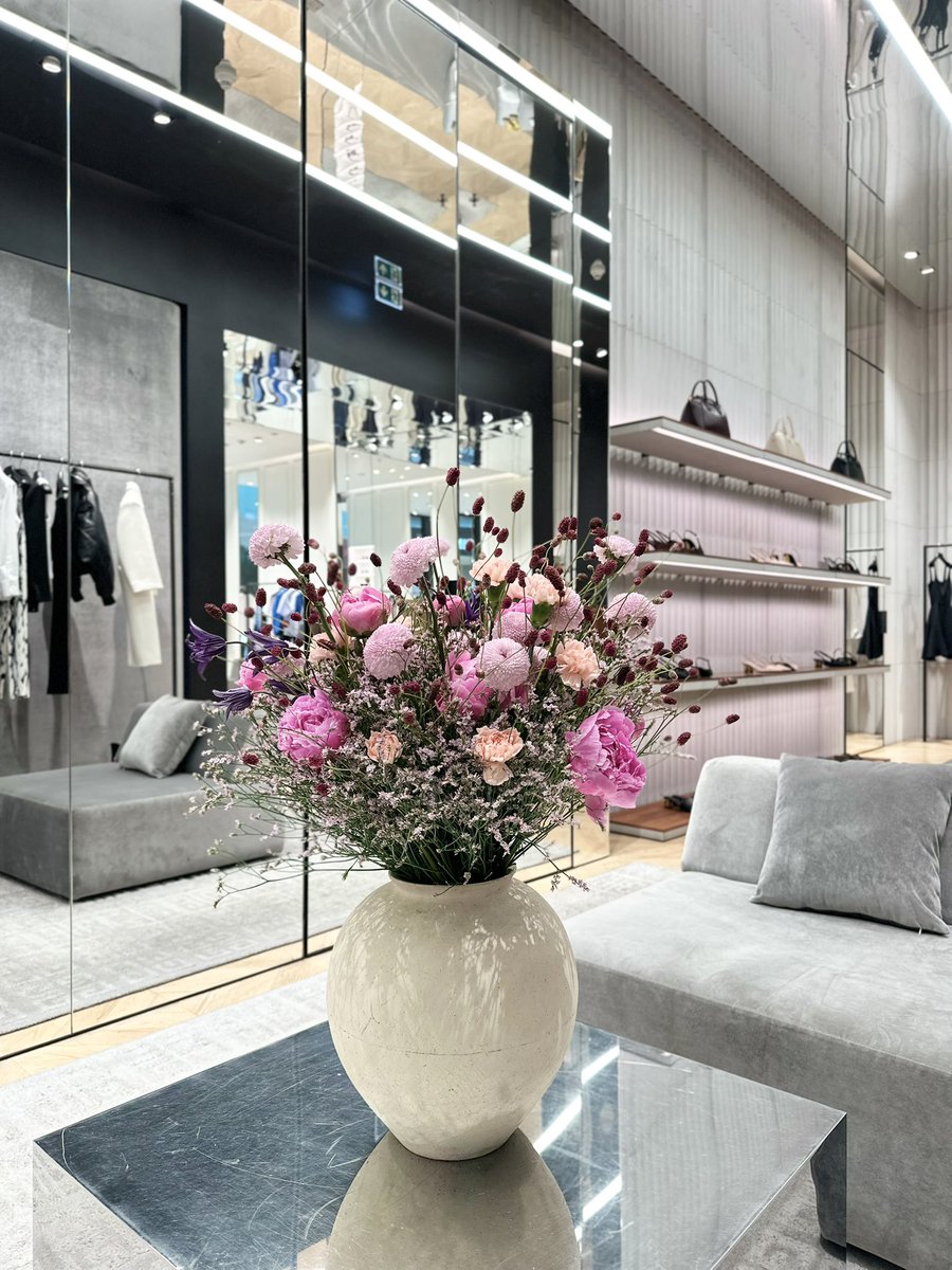 uragonallen's tweet photo. 🏺 💐 https://t.co/nr41GnCyTy