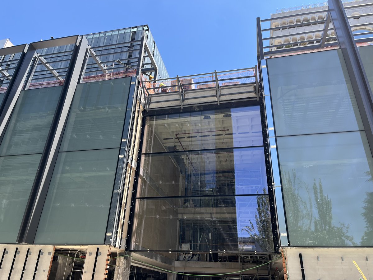 codec_obras's tweet photo. Tras la finalización de los refuerzos de forjados y estructura metálica, continuamos con las actuaciones de arquitectura interior, exterior y urbanización de espacios en edificio de oficinas de Madrid. #WorkinOnCÓDEC https://t.co/Sv8g1mh8LT