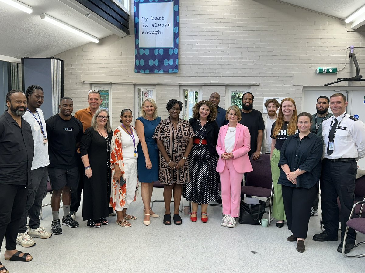 LDN_VRU's tweet image. The power of community organisations working together is the key to tackling violence.
@DianaJohnsonMP @ukhomeoffice joined us and MyEnds champion @helenhayes_ in Brixton to hear about our community-led approach and the strength of partnership in prevention.
@LibPeck