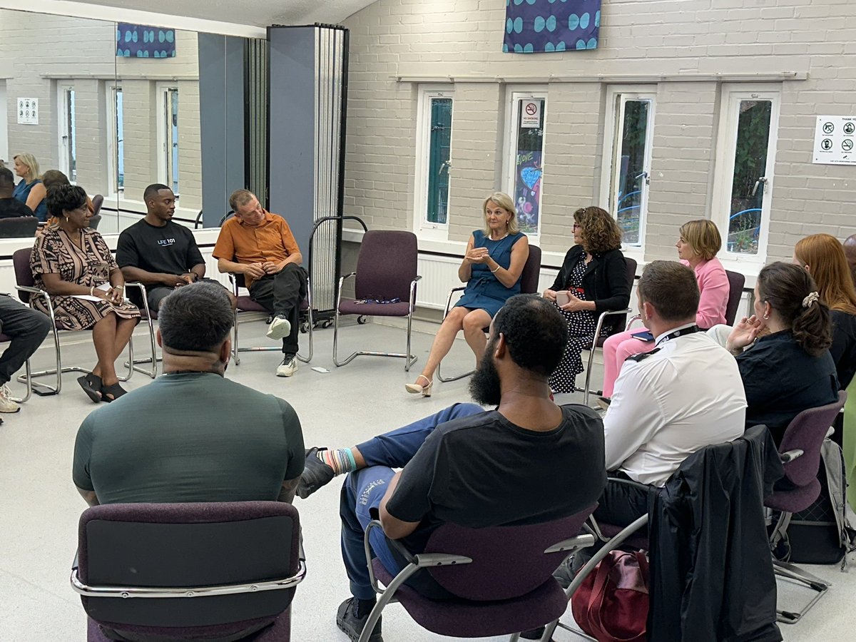 LDN_VRU's tweet image. The power of community organisations working together is the key to tackling violence.
@DianaJohnsonMP @ukhomeoffice joined us and MyEnds champion @helenhayes_ in Brixton to hear about our community-led approach and the strength of partnership in prevention.
@LibPeck