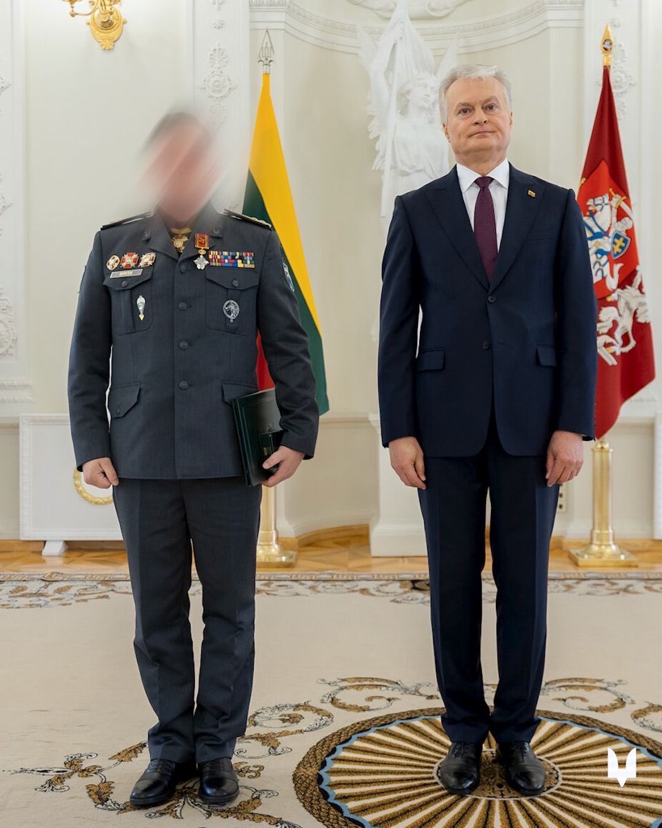 SOF_UKR's tweet image. 🇱🇹🤝🇺🇦
Lithuanian President @GitanasNauseda awarded Ukrainian SOF warriors with the Order “For Merit to Lithuania.”
SOF representatives were awarded for the daring exfiltration mission of the body of fallen Lithuanian volunteer Tomas Valentėlis from behind enemy lines.