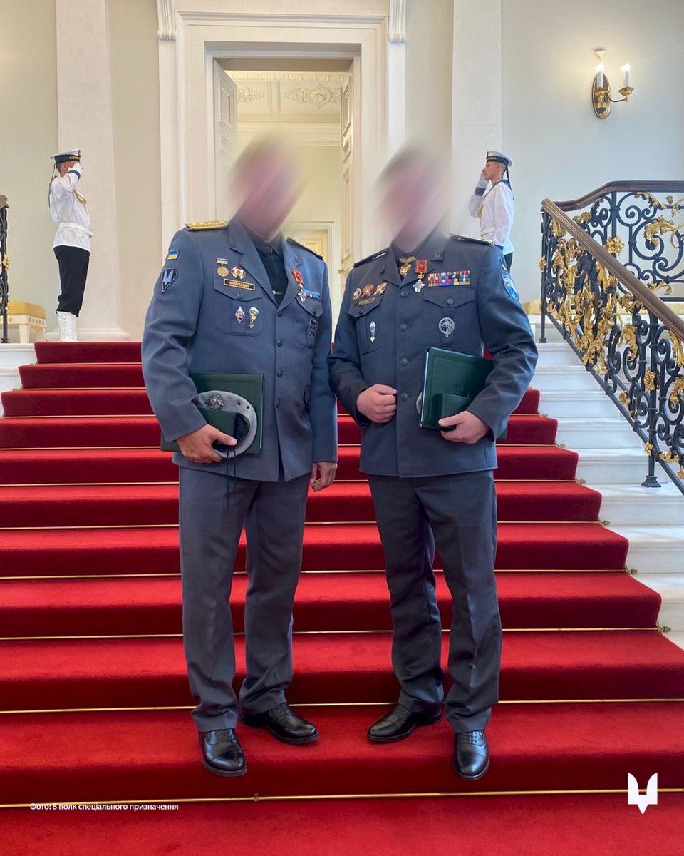 SOF_UKR's tweet image. 🇱🇹🤝🇺🇦
Lithuanian President @GitanasNauseda awarded Ukrainian SOF warriors with the Order “For Merit to Lithuania.”
SOF representatives were awarded for the daring exfiltration mission of the body of fallen Lithuanian volunteer Tomas Valentėlis from behind enemy lines.