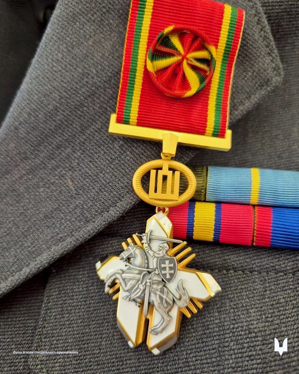 SOF_UKR's tweet image. 🇱🇹🤝🇺🇦
Lithuanian President @GitanasNauseda awarded Ukrainian SOF warriors with the Order “For Merit to Lithuania.”
SOF representatives were awarded for the daring exfiltration mission of the body of fallen Lithuanian volunteer Tomas Valentėlis from behind enemy lines.