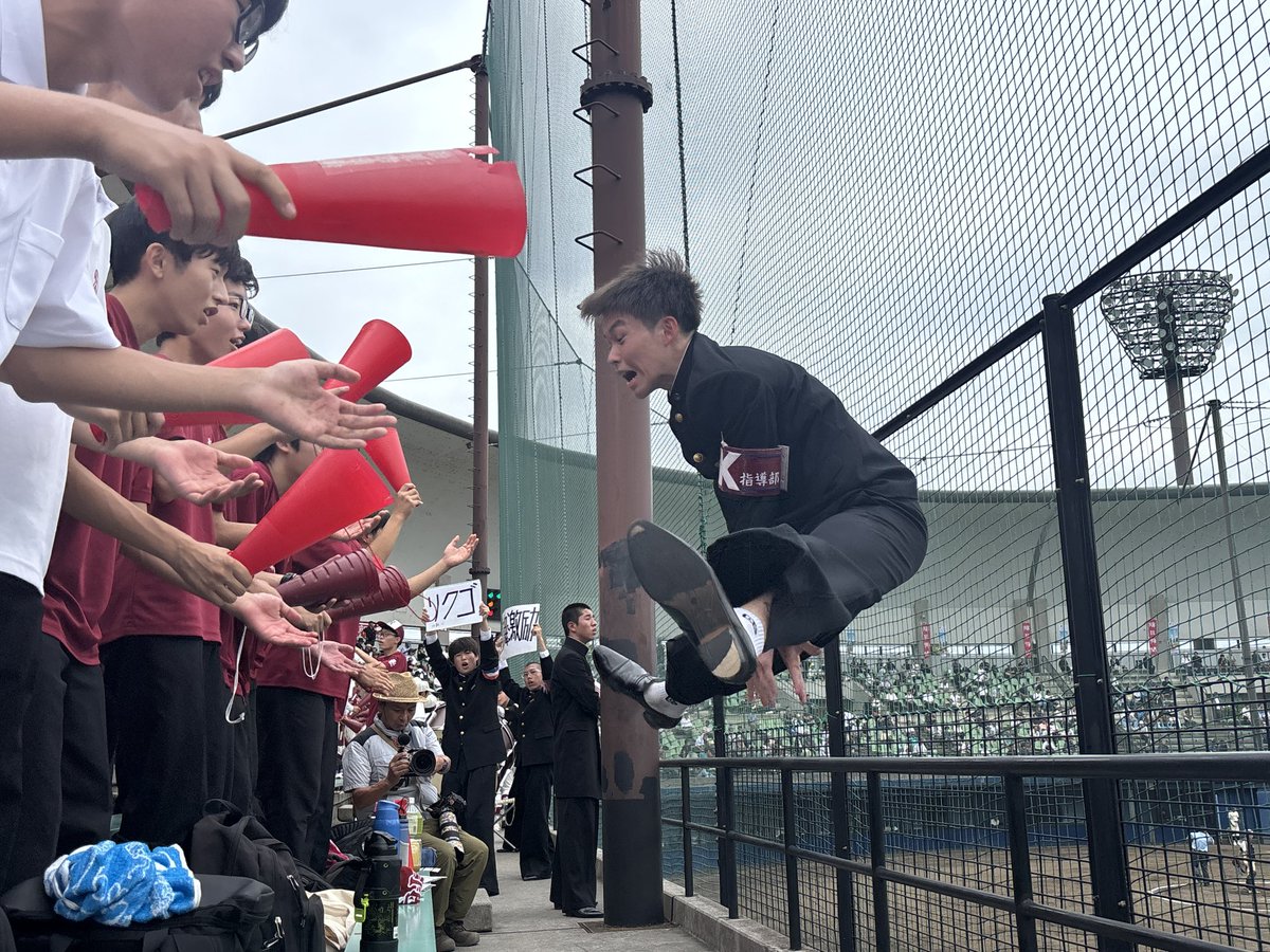 はい学生注目！
雨天により順延が続いている夏野球3回戦が明日行われる！
春高生には水泳・卓球大会終了後急いで球場に集まって欲しい！まだまだこの夏を楽しもうではないか！！

7月17日(木)　vs市立浦和高　於県営大宮球場
第3試合　14時00分～
#高校野球 #春高 #春日部 #春日部高校