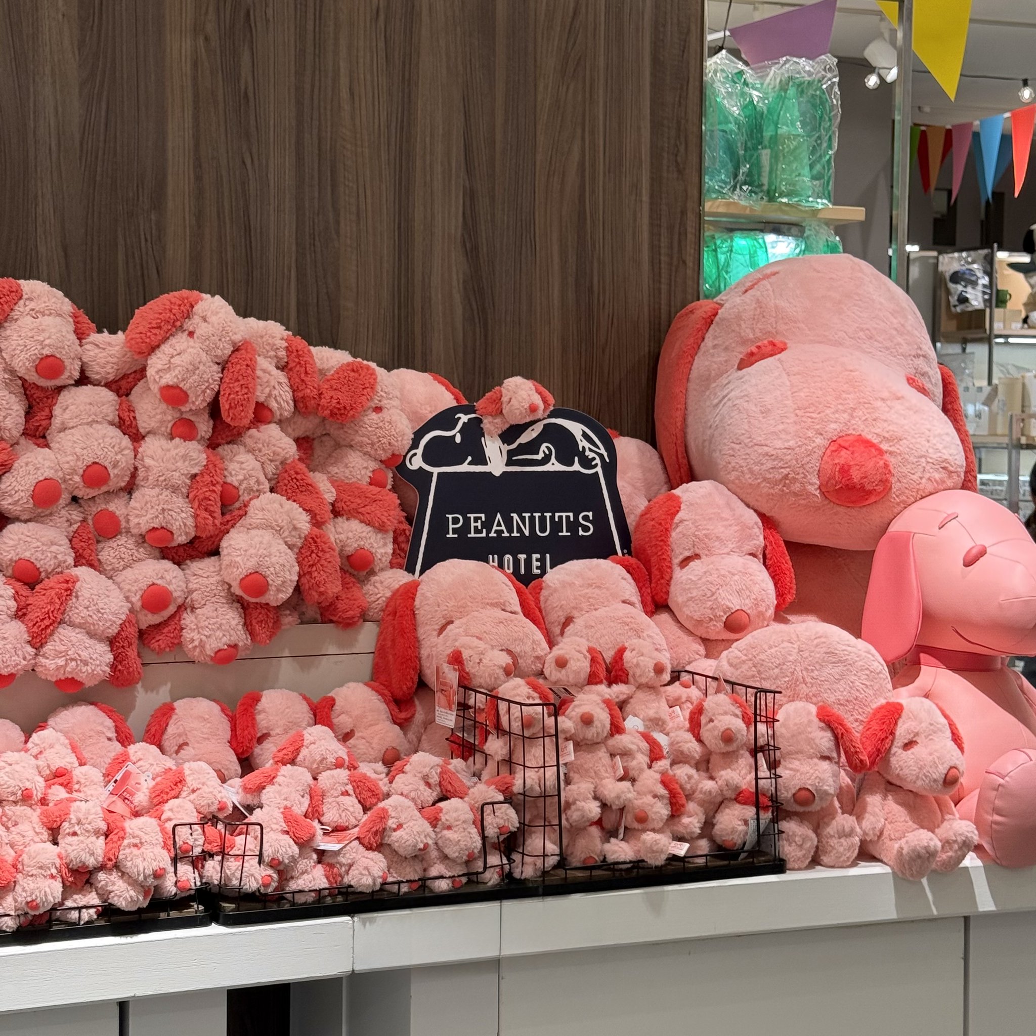 本日限定　銀座三越　PEANUTS HOTEL　ぬいぐるみ PEANUTS Cafe (ピーナッツ カフェ) on X: 
