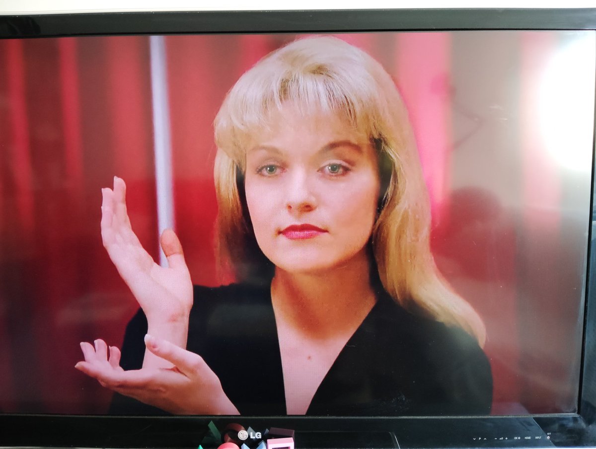 GatsuStark's tweet image. Terminada la serie original de twin peaks!!
Nunca la había visto completa, y por fin pude hacerlo.
Gracias por esta maravilla David Lynch.