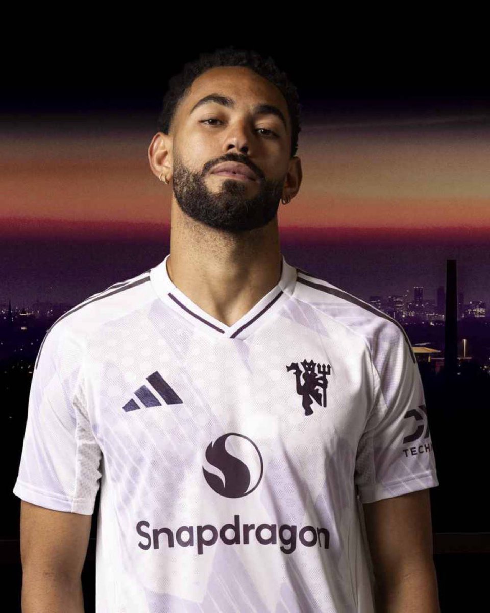 FrankEra_'s tweet photo. 🚨📸 | Matheus Cunha wearing Manchester United’s 2025-26 away shirt! 🙌🏼❤️ https://t.co/LKK0mPmwem