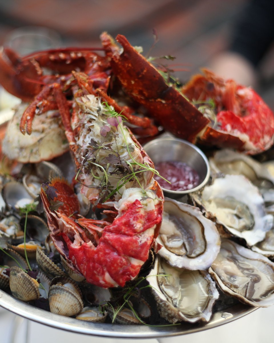 EnglishsoB's tweet image. Looking for a gift that hits the mark?
Our English’s gift vouchers let you choose the value you’d like to give - or treat someone to a full experience, like our Cold Sharing Platter for Two with a bottle of Patterson’s Chardonnay.
#EnglishsofBrighton #GiftSeafood