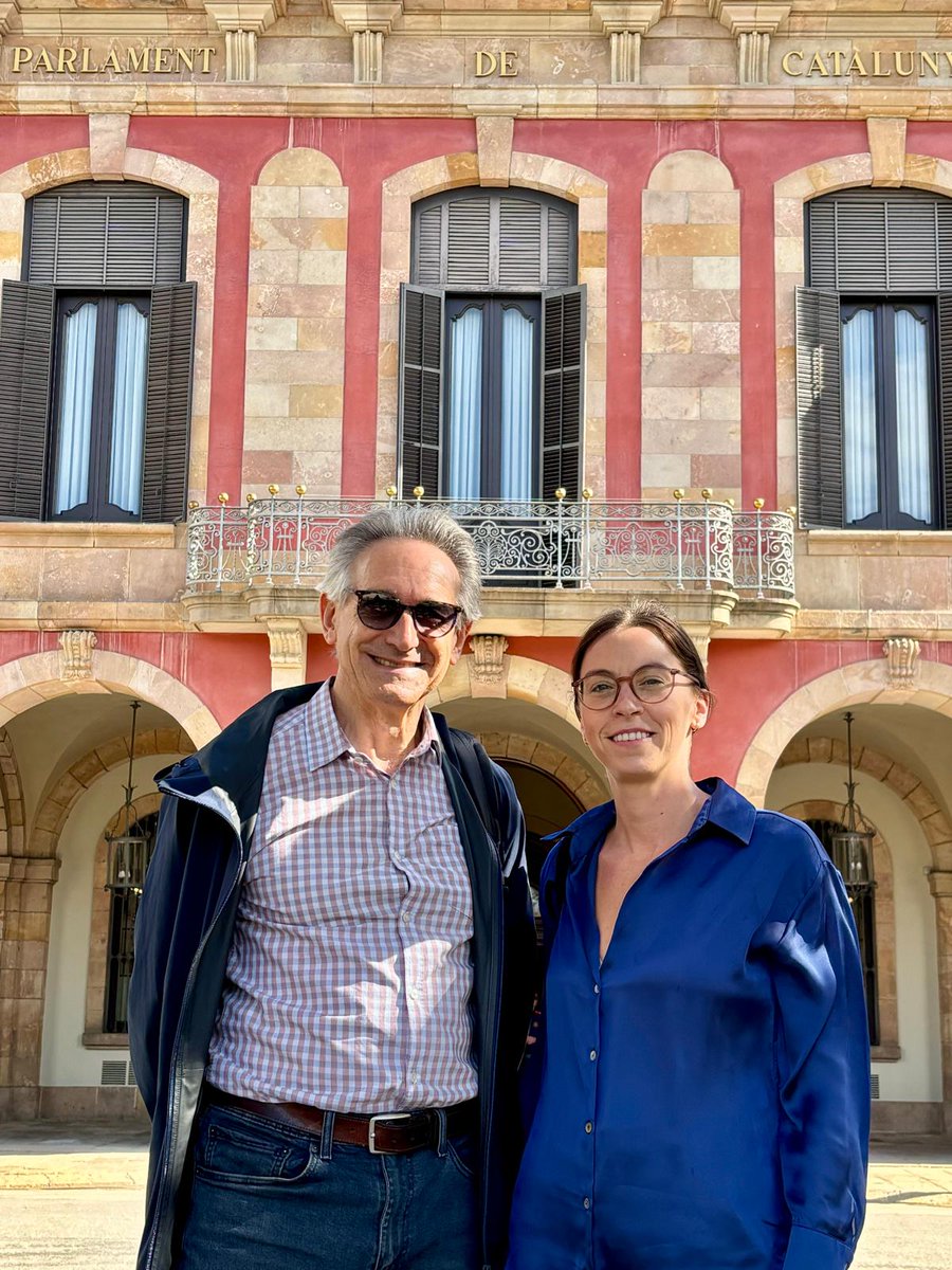 El Dr. Jaume Kulisevsky, director de la Unitat de Trastorns del Moviment de #SantPau, presenta al Parlament una proposta per implementar un programa d’estimulació cognitiva a la sanitat pública. 👨‍⚕️

Una intervenció no farmacològica que frena el deteriorament cognitiu i millora la