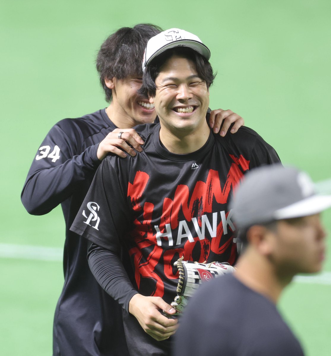 hochisbhawks's tweet image. 笑顔をみせる #大江竜聖 選手、#谷川原健太 選手、#藤井皓哉 選手
#sbhwaks #ソフトバンクホークス

スポーツ報知の野球情報hochi.news/npb/