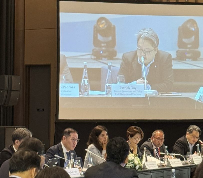 APECBiz's tweet image. ABAC Chair 2025 H.S. Cho presides over the Opening Plenary of ABAC 3 in Hai Phong.