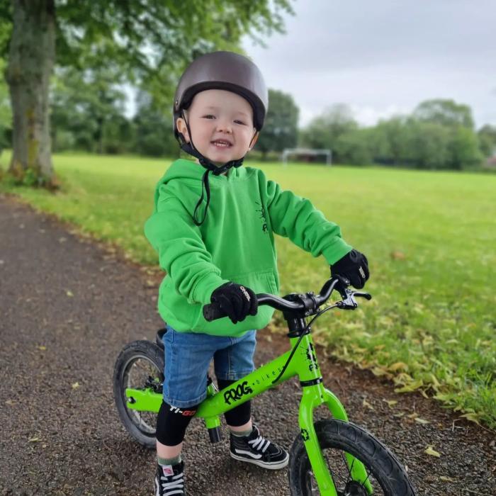 frogbikes's tweet image. 🚲 Say goodbye to stabilisers & hello to adventure with Tadpole #BalanceBikes! Perfect for riders aged 2–3 to help kids build confidence, coordination & balance, all while having fun! 🎉
👶 First bike? Make it a Tadpole: ow.ly/YQYv50Wp3LW
#FrogBikes #KidsBikes #FirstBike