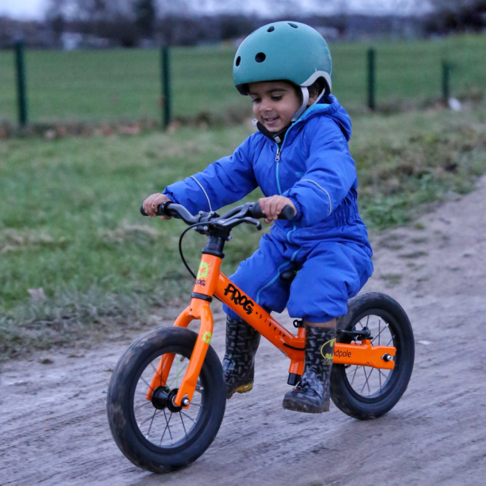 frogbikes's tweet image. 🚲 Say goodbye to stabilisers & hello to adventure with Tadpole #BalanceBikes! Perfect for riders aged 2–3 to help kids build confidence, coordination & balance, all while having fun! 🎉
👶 First bike? Make it a Tadpole: ow.ly/YQYv50Wp3LW
#FrogBikes #KidsBikes #FirstBike