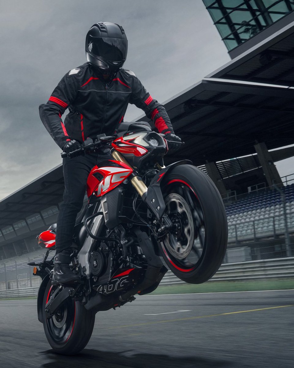 WorldOfCarsIND's tweet image. Power beyond belief — at every twist of the throttle. The mighty NS400Z bows before no one.

#BajajPulsar #DefinitelyDaring #NS400Z
@_bajaj_auto_ltd