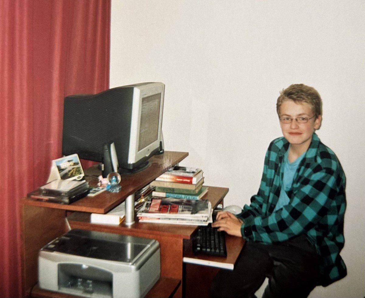 DStanderski's tweet image. Bardzo dziękuję za życzenia urodzinowe! 🎂
Kolejny rok z Wami to mnóstwo wrażeń, radości i nowych atrakcji. Dziękuję Wam za to! Niezależnie od tego, który to już rok minął, ja dalej czuję ten sam entuzjazm i chęć odkrywania świata jak tutaj, gdy jakieś 25 lat temu pierwszy raz…