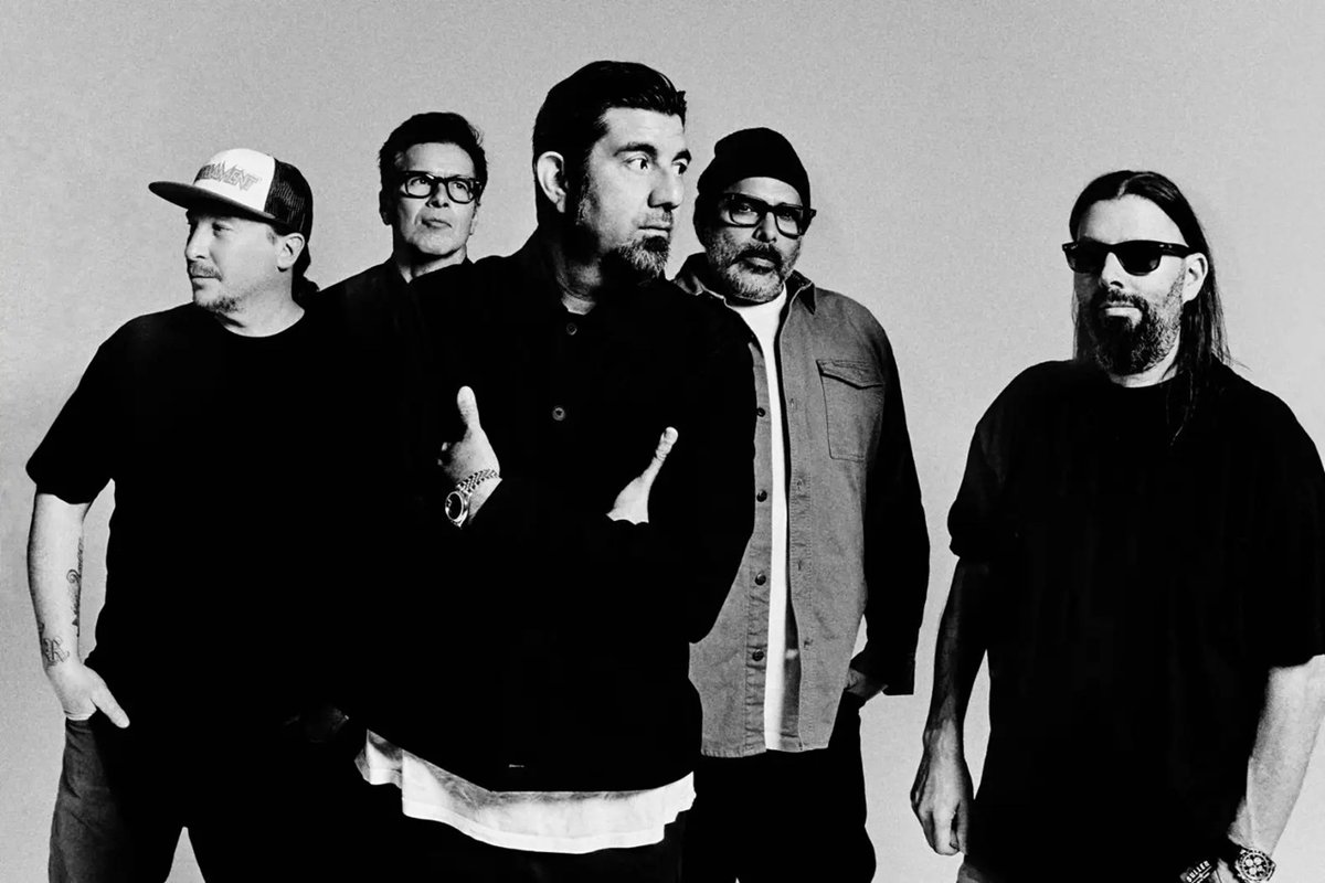 🏔 "my mind is a mountain" de <a href="/deftones/">Deftones</a> se pare désormais d'un clip : youtube.com/watch?v=eVqZrI…

🐍 private music sort le 22 août : deftones.lnk.to/privatemusic

🎟 En concert le 29 janvier 2026 à l'<a href="/adidasarena/">adidas arena</a> : aegpresents.fr/event/deftones/

📷 Jimmy Fontaine