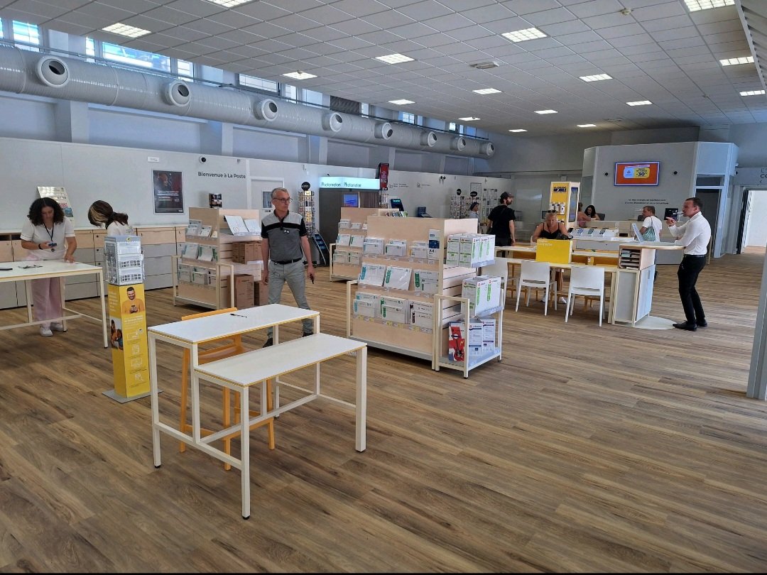 La Poste Groupe OCC (@lpnews_occ) on Twitter photo 📣 Aujourd'hui, #LaPoste de <a href="/montpellier_/">Ville de Montpellier</a> Rondelet rouvre ses portes après plusieurs semaines de travaux !
▶️ Ce nouvel espace chaleureux a pour objectif d'offrir une expérience client plus fluide, adaptée à leurs besoins.
#VousSimplifierLaVie
#EngagéePourVous 📣 Aujourd'hui, #LaPoste de <a href="/montpellier_/">Ville de Montpellier</a> Rondelet rouvre ses portes après plusieurs semaines de travaux !
▶️ Ce nouvel espace chaleureux a pour objectif d'offrir une expérience client plus fluide, adaptée à leurs besoins.
#VousSimplifierLaVie
#EngagéePourVous
