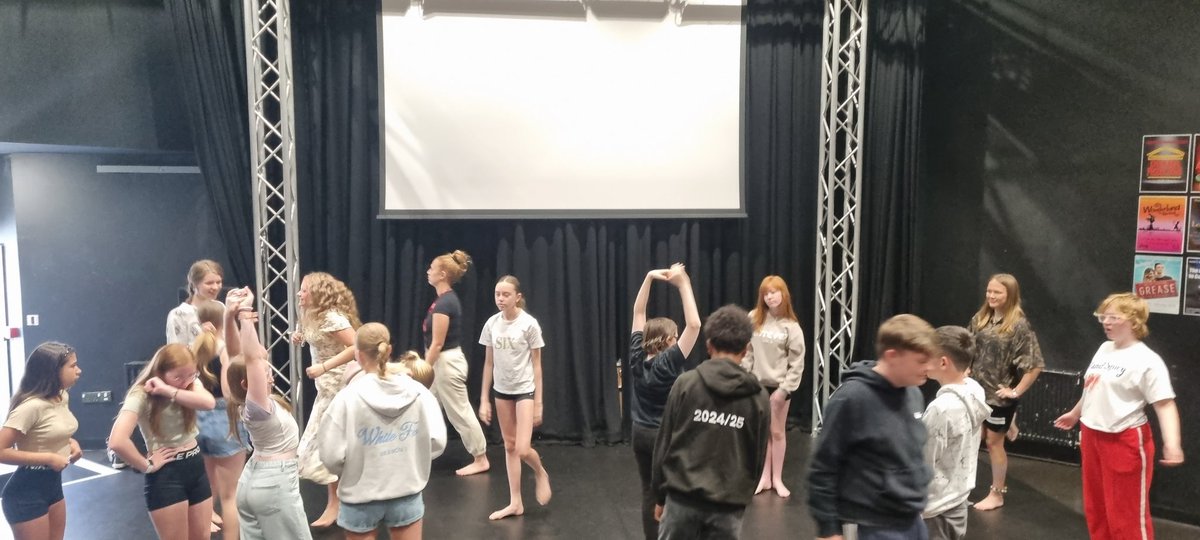 Hele'sDramaDept (@helesdrama) on Twitter photo Day 3
Musical theatre workshop day with the amazing Molly from <a href="/BarbicanTheatre/">Barbican Theatre, Plymouth</a> Day 3
Musical theatre workshop day with the amazing Molly from <a href="/BarbicanTheatre/">Barbican Theatre, Plymouth</a>