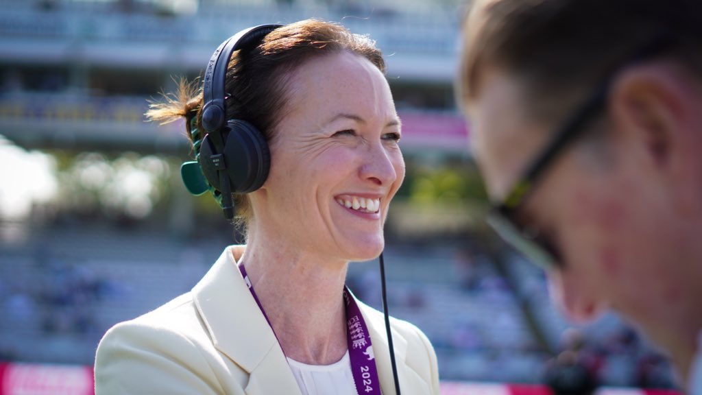 tmsproducer's tweet image. England looking to fightback after defeat in the T20s.
1st ODI from Southampton is live on 5 Sports Extra & @BBCSounds at 1245.
Our team:
@henrymoeranBBC
@AlisonMitchell
@norcrosscricket
@ejrainfordbrent
@AlexHartley93
@abhijjw & @onebillionrs
#bbccricket #ENGvIND
