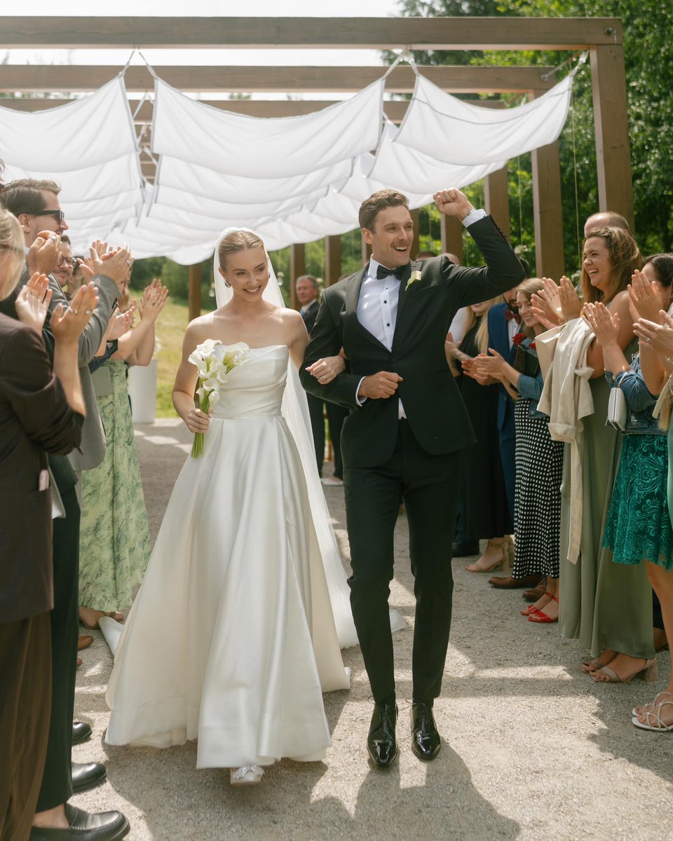 Dalším extraligovým hokejistou, který v létě vyměnil led za oltář, byl třinecký Ondřej Kovařčík. 💍

Přejeme hodně štěstí! 😍

#TELH | #extraliga