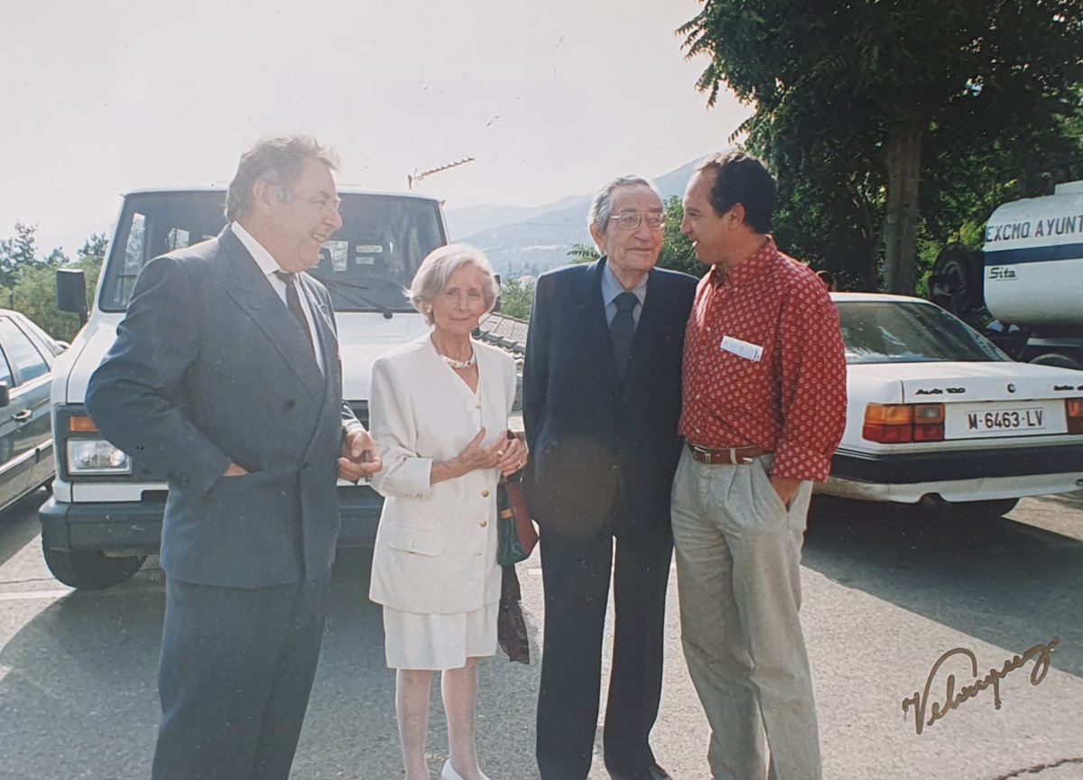 Una foto maravillosa. Mis padres junto con Paquito Fernández Ochoa, nuestro medalla de oro en Sapporo (Japon) y Enrique Espinosa, alcalde de Cercedilla, el día de la inauguración del mirador de Luis Rosales en el Parque Nacional de la sierra de Guadarrama.