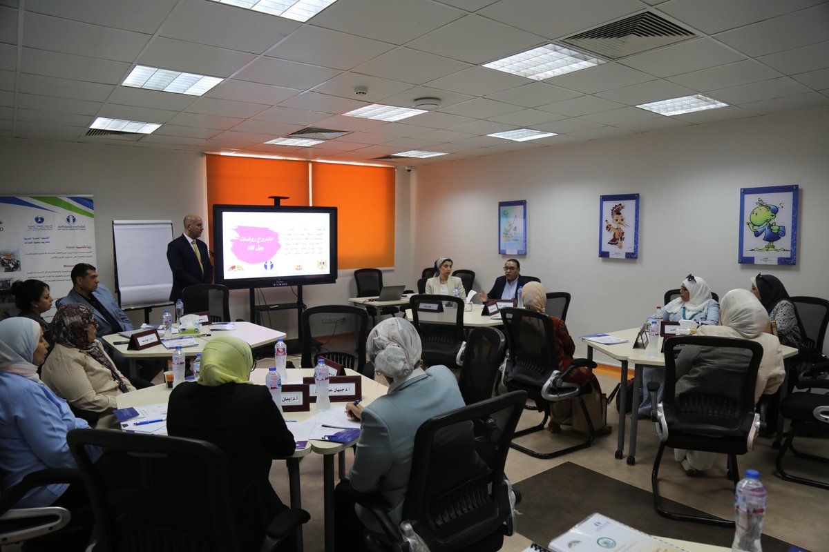 ArabCCD's tweet image. في إطار تنفيذ مشروع &quot;روضات جيل ألفا&quot; الذي ينفذ بالشراكة بين #المجلس_العربي_للطفولة_والتنمية و #صندوق_تطوير_التعليم التابع لمجلس الوزراء المصري، انطلقت ورشة عمل لوضع محاور وملامح  البرنامج التدريبي لإعداد كوادر المدربين (TOT)، وكذلك البرنامج التدريبي الخاص بتدريب  معلمات روضات جيل…