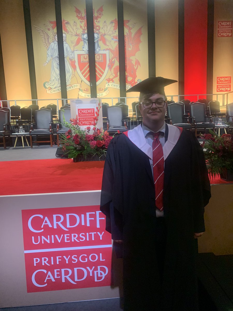 matthewmay1066's tweet image. #cardiffgrad  Well done Harry!