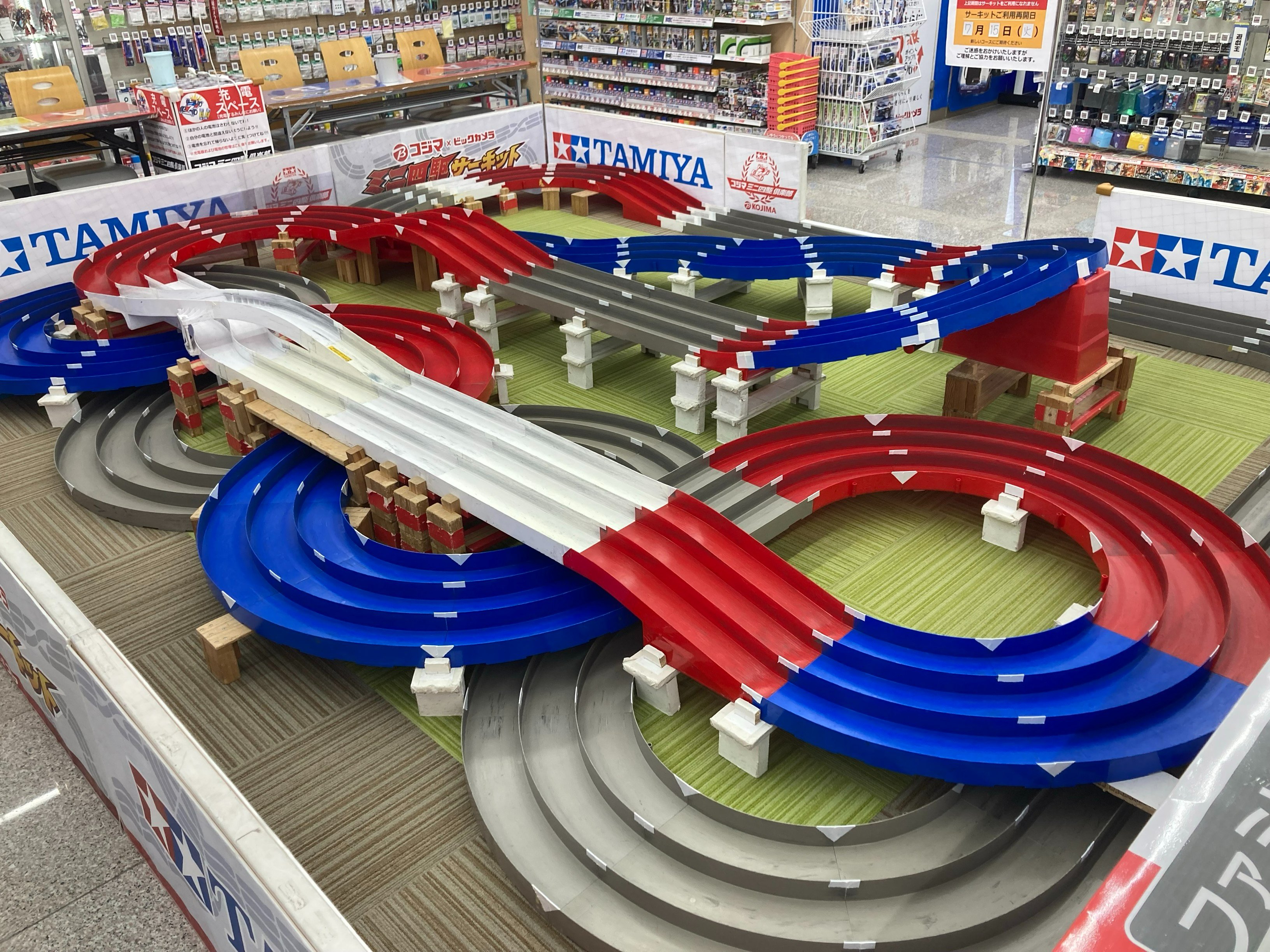 TAMIYA - ミニ四駆コース TAMIYAミニ四駆サーキットがオープン🏎