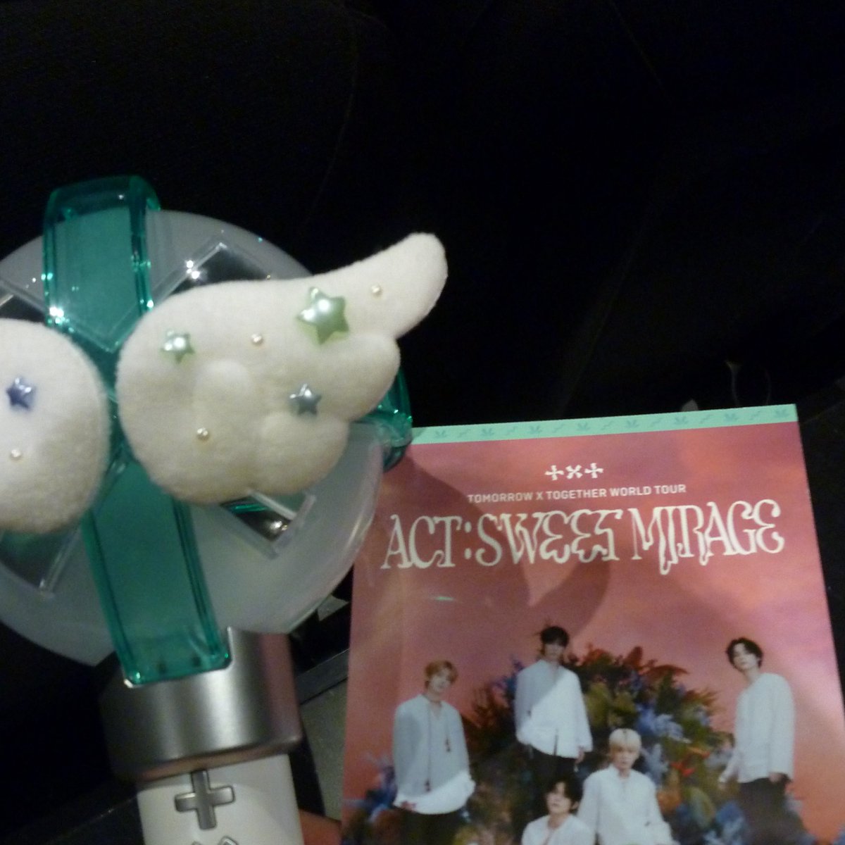 beomgyu_wanwan's tweet image. 映画館でasm観てきました🩶
私にとってこのアンコンが初めてのソウルコンだったので思い出深い公演です
メリーゴーランドが出てくる時のあの鐘の音からBlue Springが終わってからもモアたちと歌い続けたことまで、すべての瞬間を一生忘れたくない...大画面と綺麗な音でまた観ることができて良かった🥲