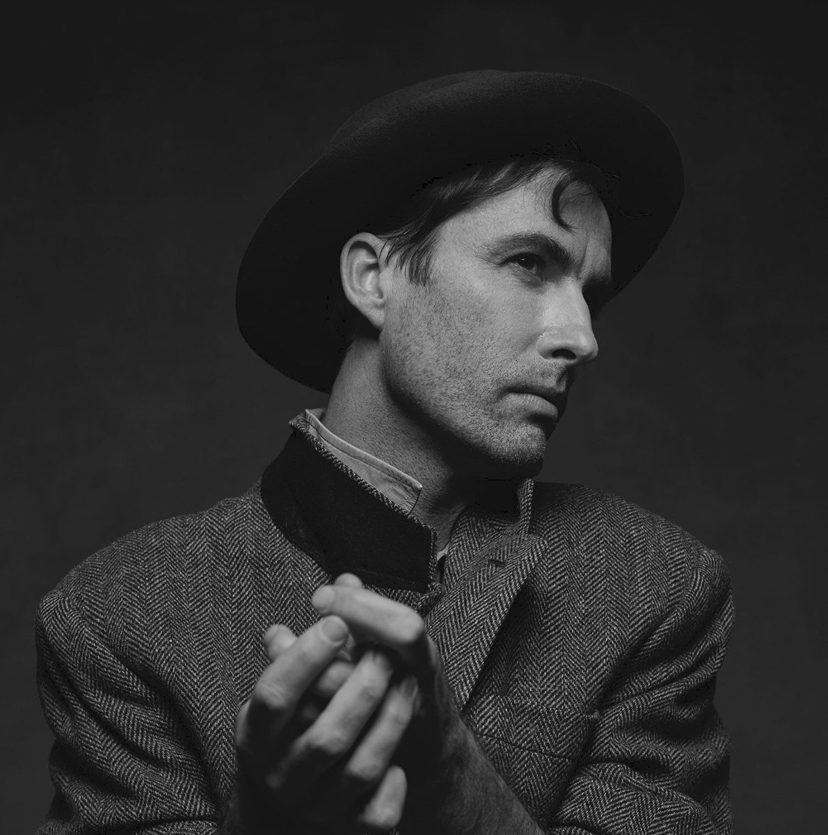 chrisplaylist's tweet image. #LateNightTwitter #chrisplaylist #chrislatenight #RockinFaves
Released- 02/06/2019
"As he gazed into the maw of the morning mist.
Did he raise both fists and say, "To hell with this"
Andrew Bird - Sisyphus (#musicvideo)
youtu.be/zug1B8DSkWw