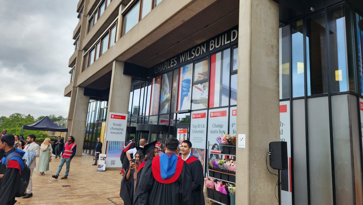 HyPIRUoL's tweet image. Celebrating the hard work of our HyPIR grads and staff today!