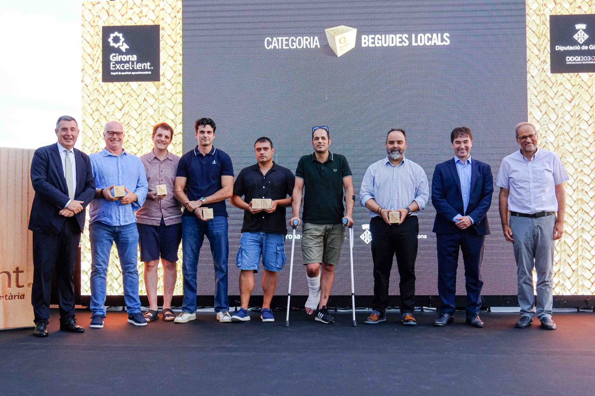 govgirona's tweet image. 🏅Lliurament dels guardons de la 6a edició del segell de qualitat agroalimentària Girona Excel·lent de @DiputacioGirona.
El #delegat, Xavier Guitart, va assistir a l'acte on es van distingir 137 productes de 83 empreses de #comarquesgironines.
👏Enhorabona a tots els premiats!