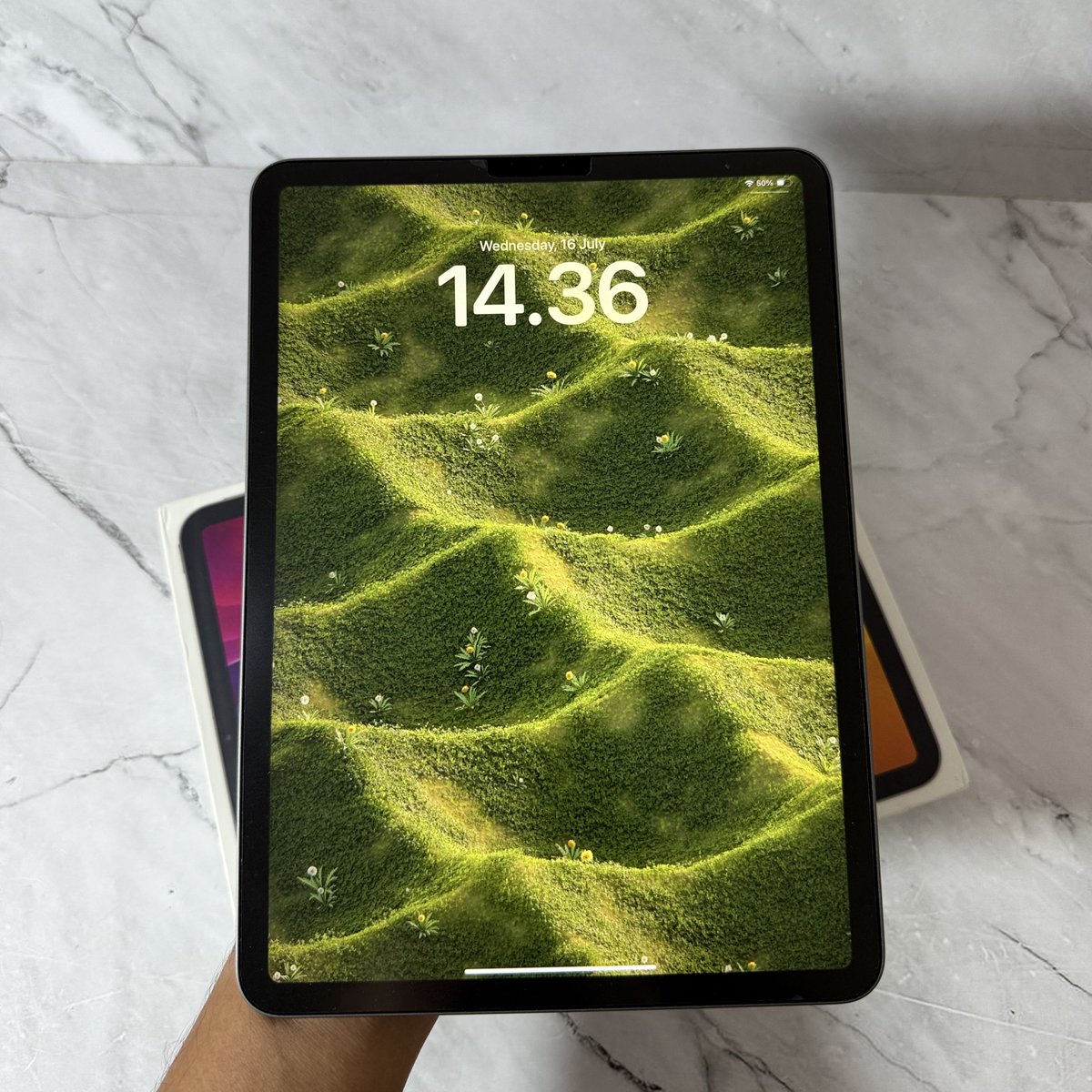 bhaguz_403's tweet image. Dijual iPad Pro nih murah aja gaes! 😎
Permisi Twiiter mau jual iPad Pro 11 inci gen 2 (2020, CPU A12Z)
Spek 256GB Wi-Fi only warna Space Gray. Fullset, ada lecet dikit tinggal dikasih case aja beres.
Harga 6,9 juta bungkuuus. Minat cuss DM ya. Bantu RT gaes thank you 🙏🏼