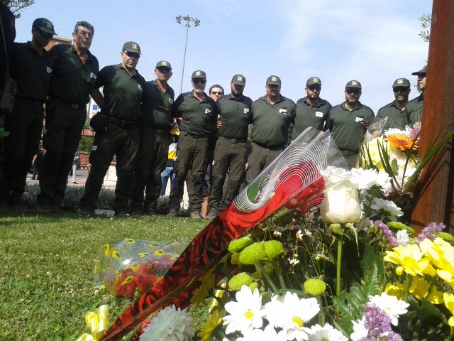 ⚫🧑🏻‍🚒👮🏻‍♂️
Hoy se cumplen 20 años del fatal #IfRibaDeSaelices🔥, costó la vida de 9 #BomberosForestales y 2 #AgentesMedioambientales.

Nuestro respeto y admiración a quienes se juegan la vida para conservar el patrimonio medioambiental.

🥀🥀🥀🥀🥀🥀🥀🥀🥀🥀🥀

🙏🏻 Máxima precaución.