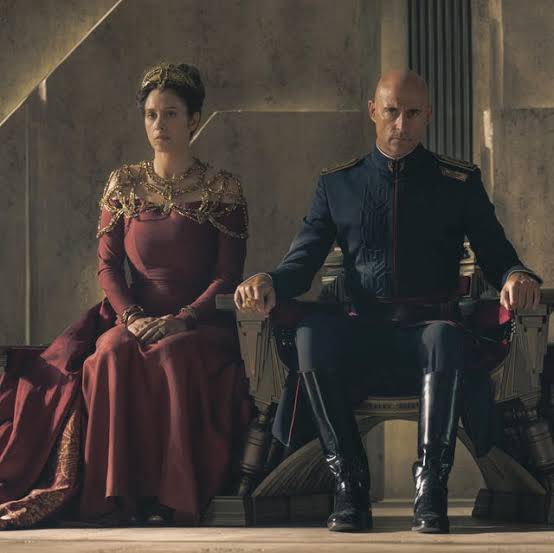 BootsofTime's tweet photo. @KritterXD For Dune it’s all mostly flowing cloaks and face coverings. The Royal family get the most bling. https://t.co/5a8OlCCNqL