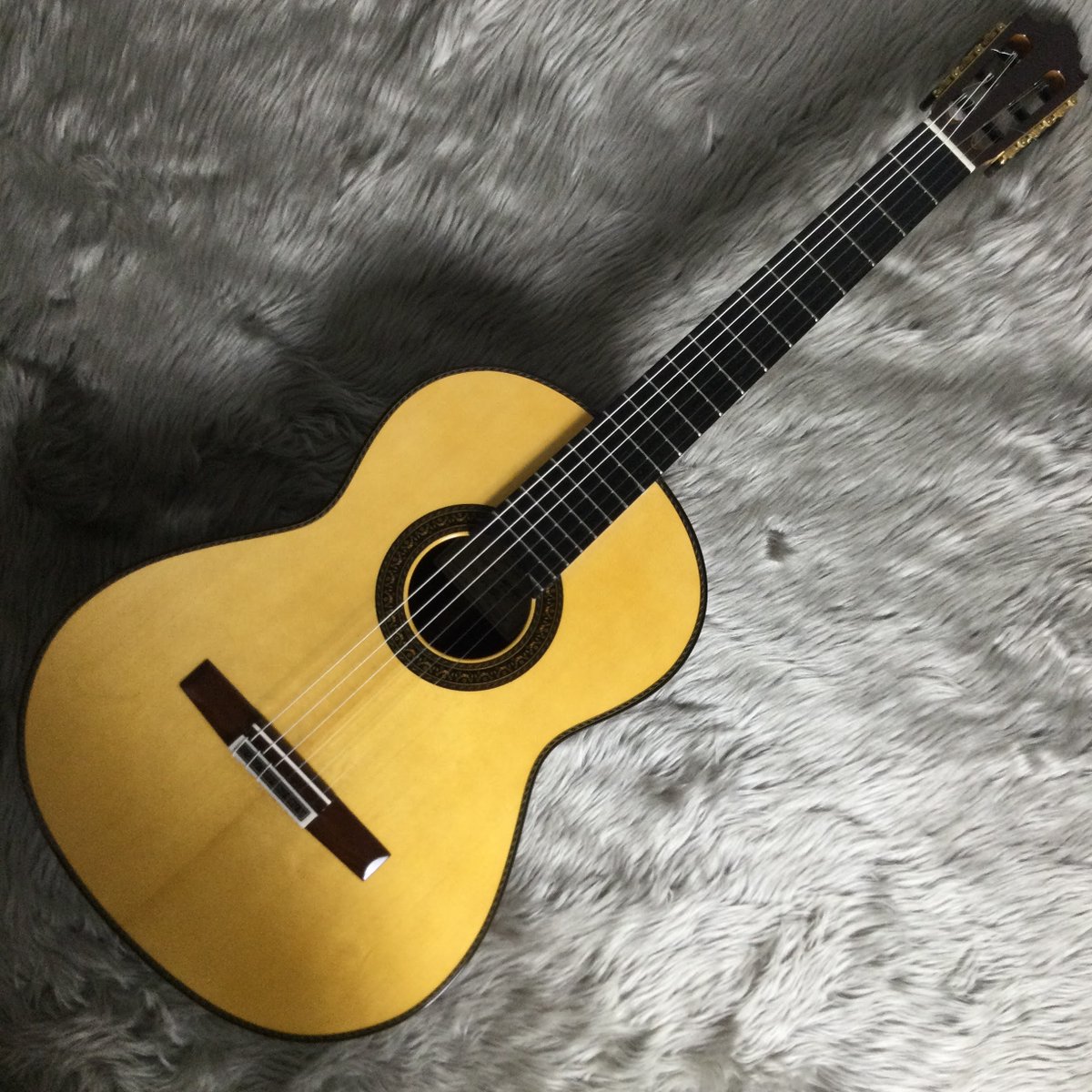 shima_nagoyacha's tweet image. 【#クラシックギターフェスタ】
名古屋地区 7/19,7/20,7/21 開催
♪フェスタ展示ギター紹介♪
#VicenteCarrillo
Gabriala Ⅱ/S
※他会場で販売された場合は
当店会場未展示となる可能性もございます
ご了承くださいませ
クラシックギターフェスタ詳細はこちら
shimamura.co.jp/shop/nagoyacha…